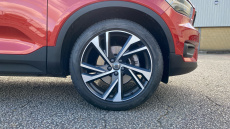 Volvo Xc40 2.0 T4 R DESIGN Pro 5dr Geartronic Petrol Estate